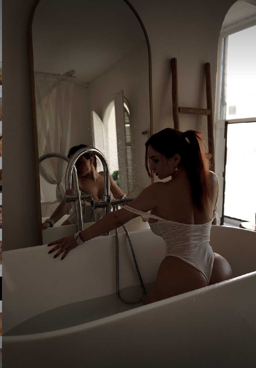 A playful frame from Miranda Faith nude — online in Piura