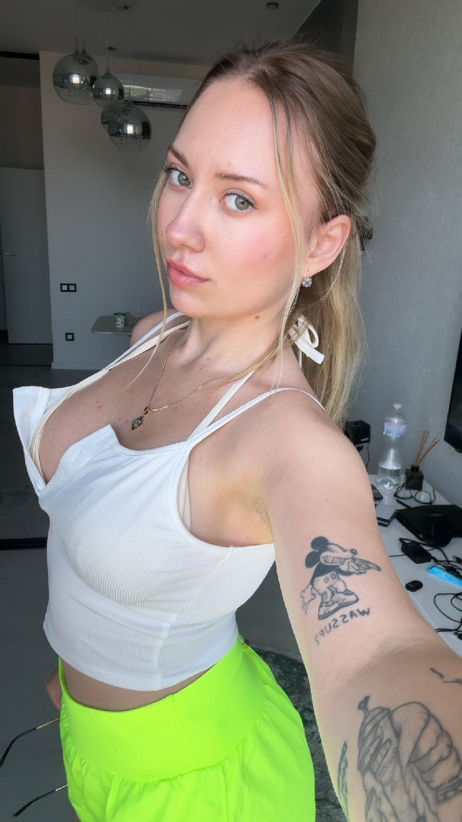 KateV in her underwear in Piura