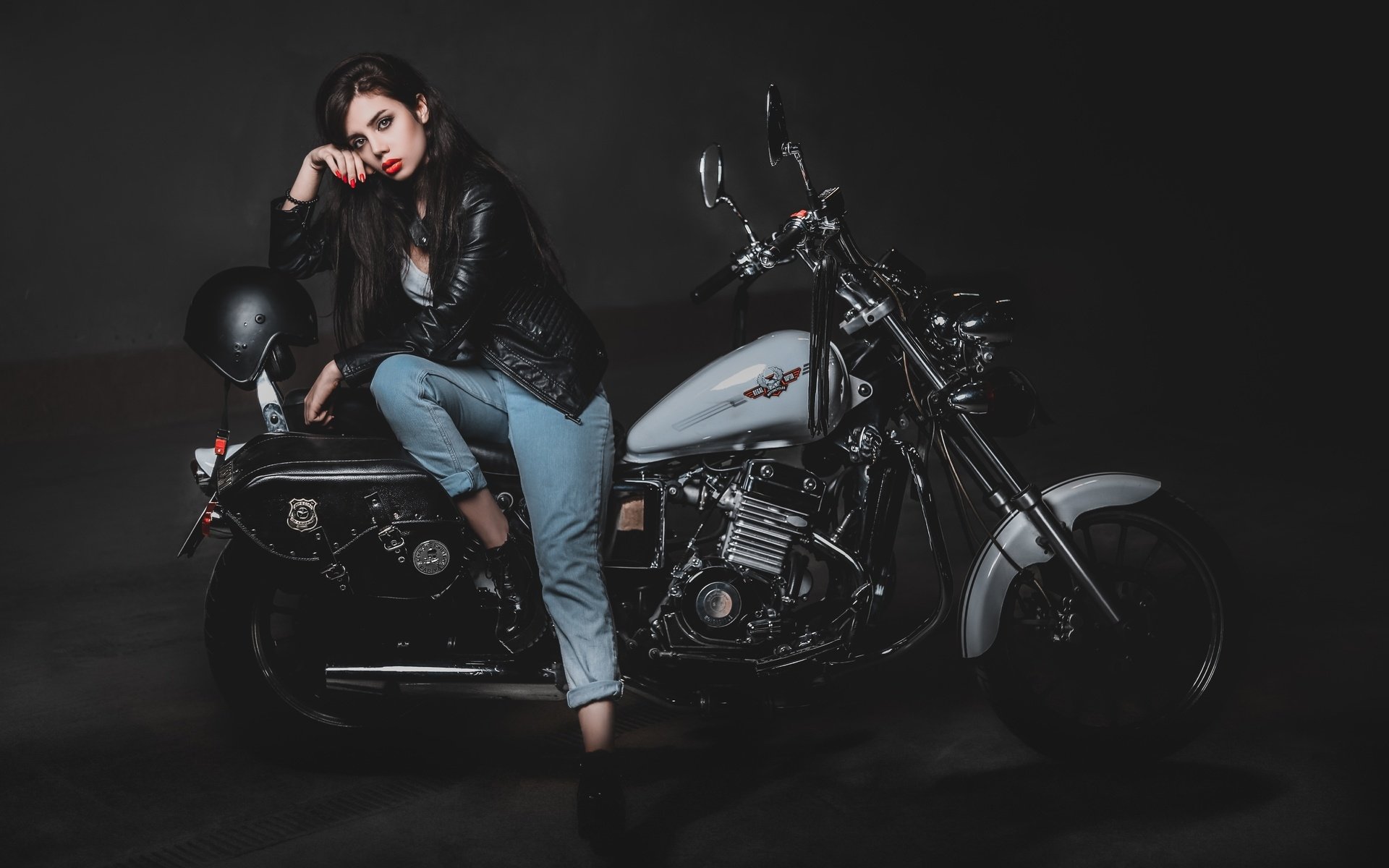 Biker girls: style and drive in Piura
