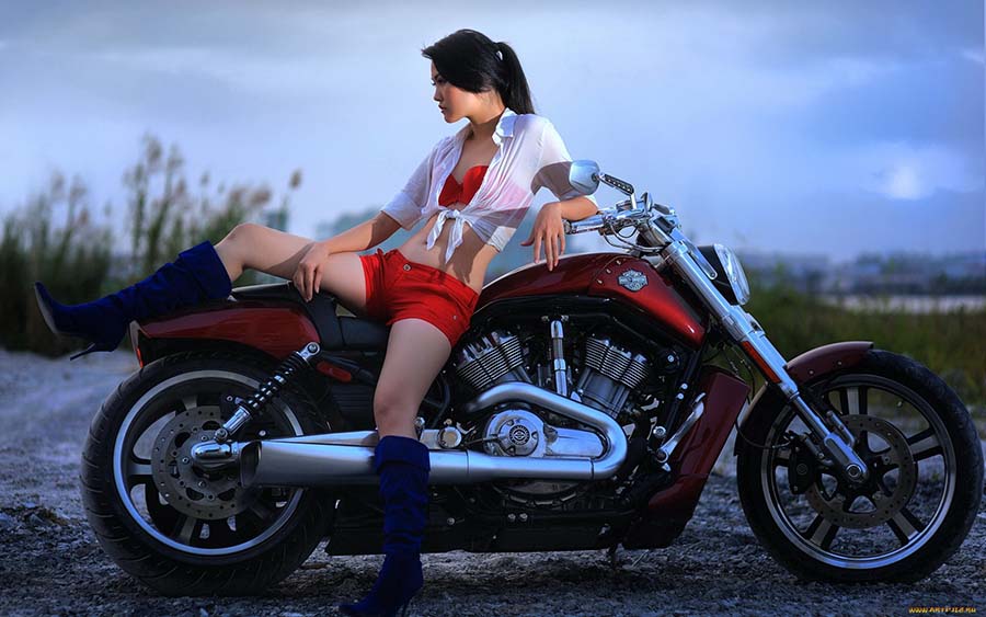 Beautiful girls and motorcycles in Piura