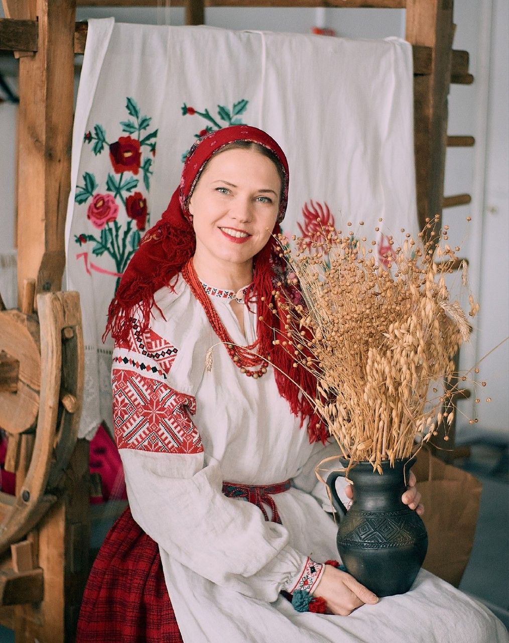Women in Slavic costumes in Piura