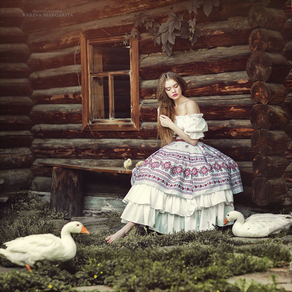 Women in Slavic costumes in Piura