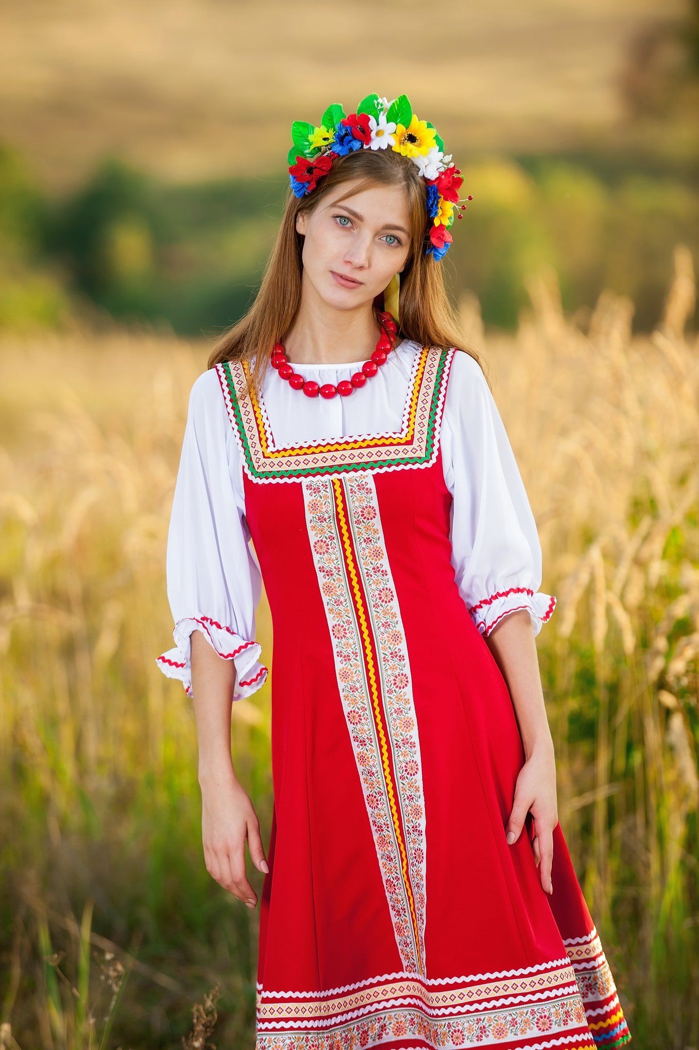 Women in Slavic costumes in Piura