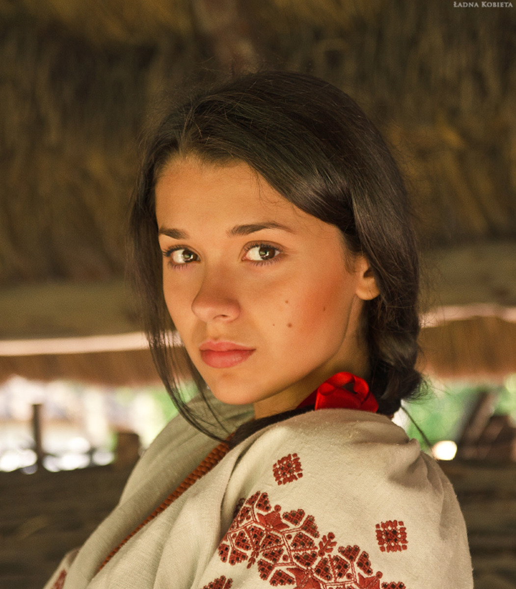 Girls in Slavic costumes in Piura