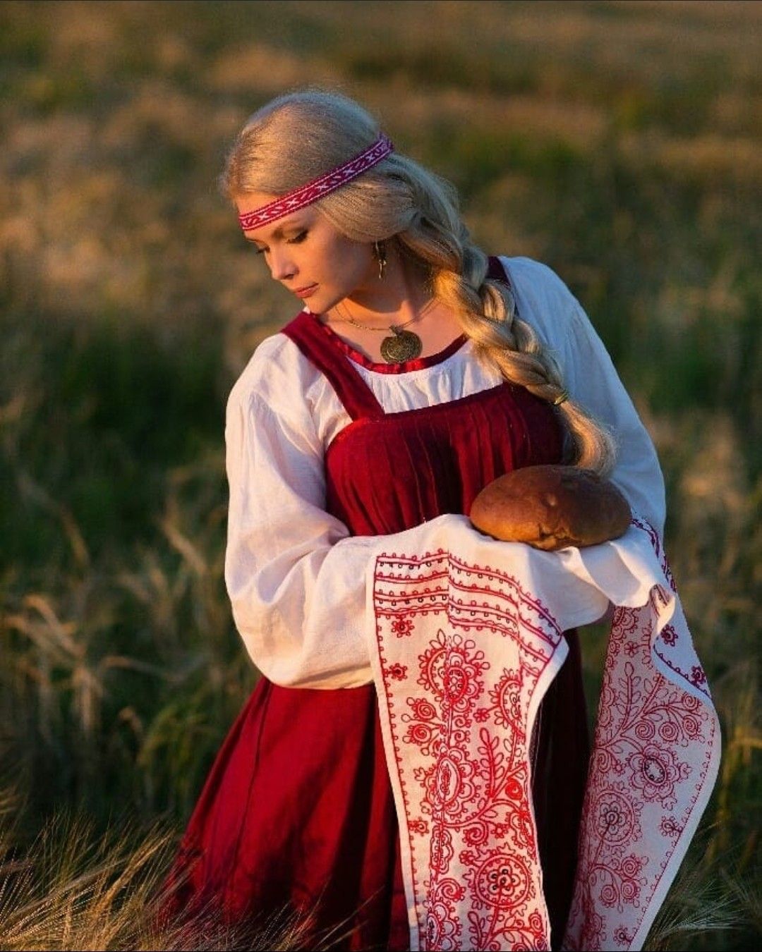 Girls in Slavic costumes in Piura