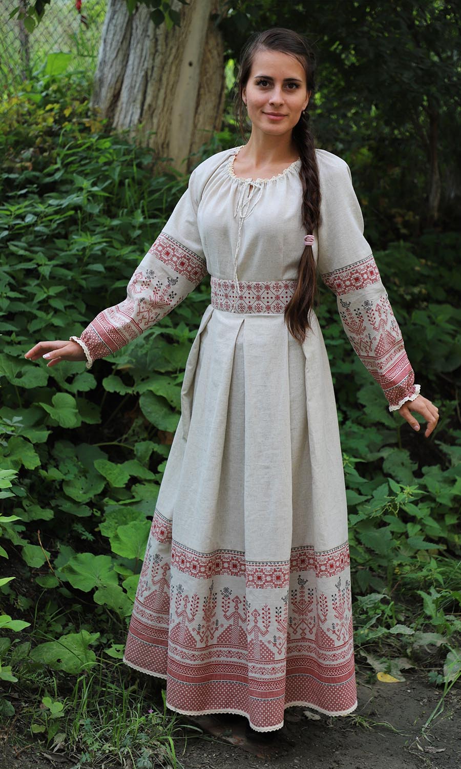Girls in Slavic costumes in Piura