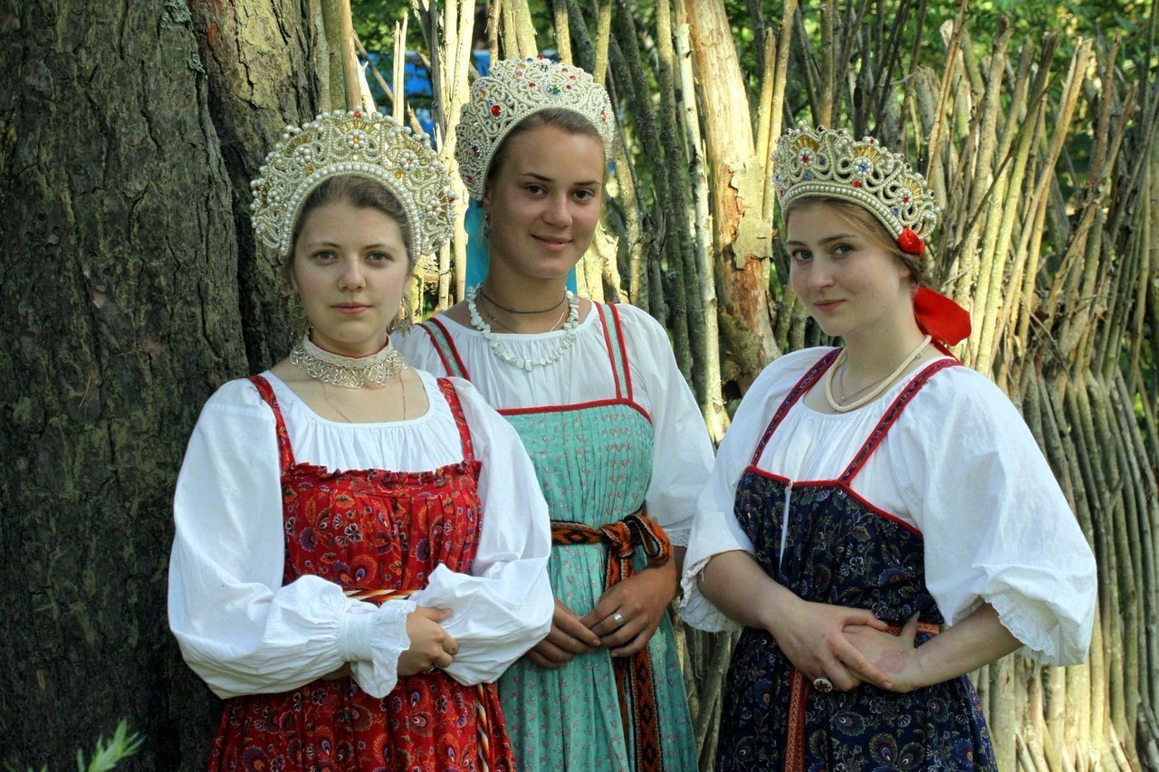Sexy model Girls in Slavic costumes in Piura