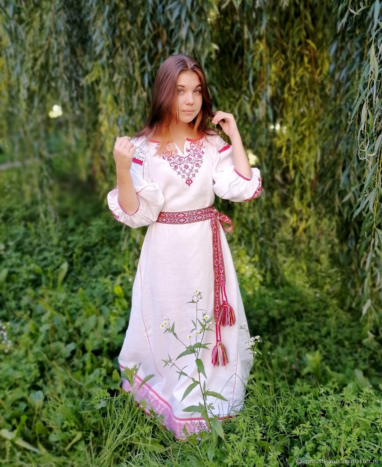 Girl Girls in Slavic costumes in Piura